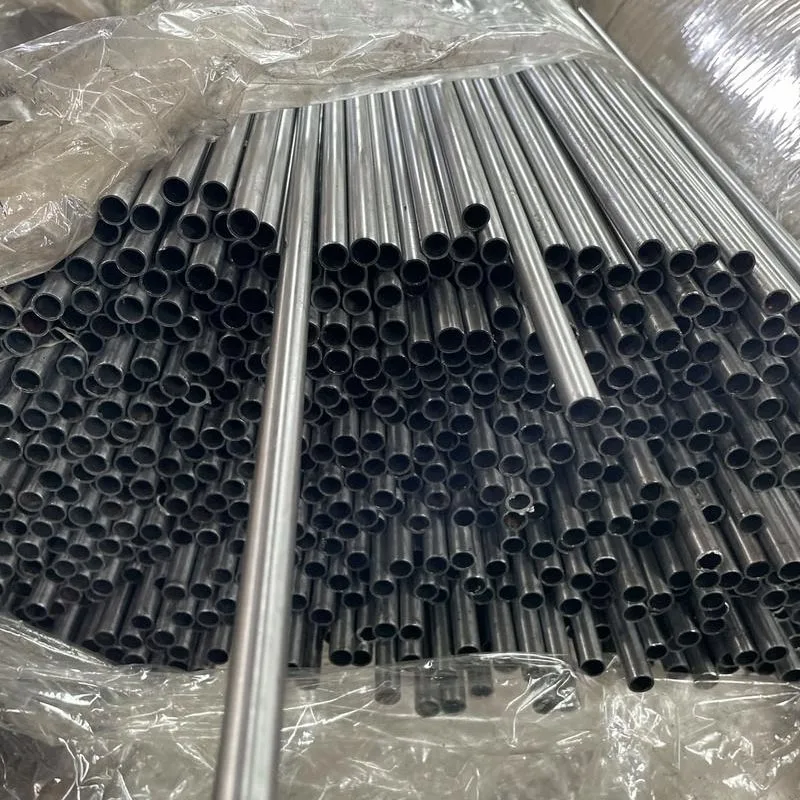 Tubo sin costura extruido en caliente de aleación de níquel